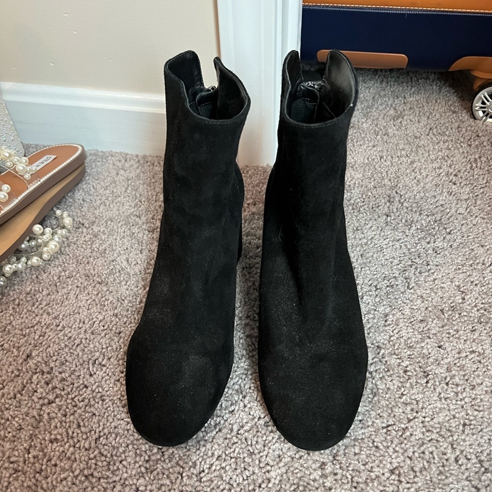 Gianni Bini black suede booties 8.5